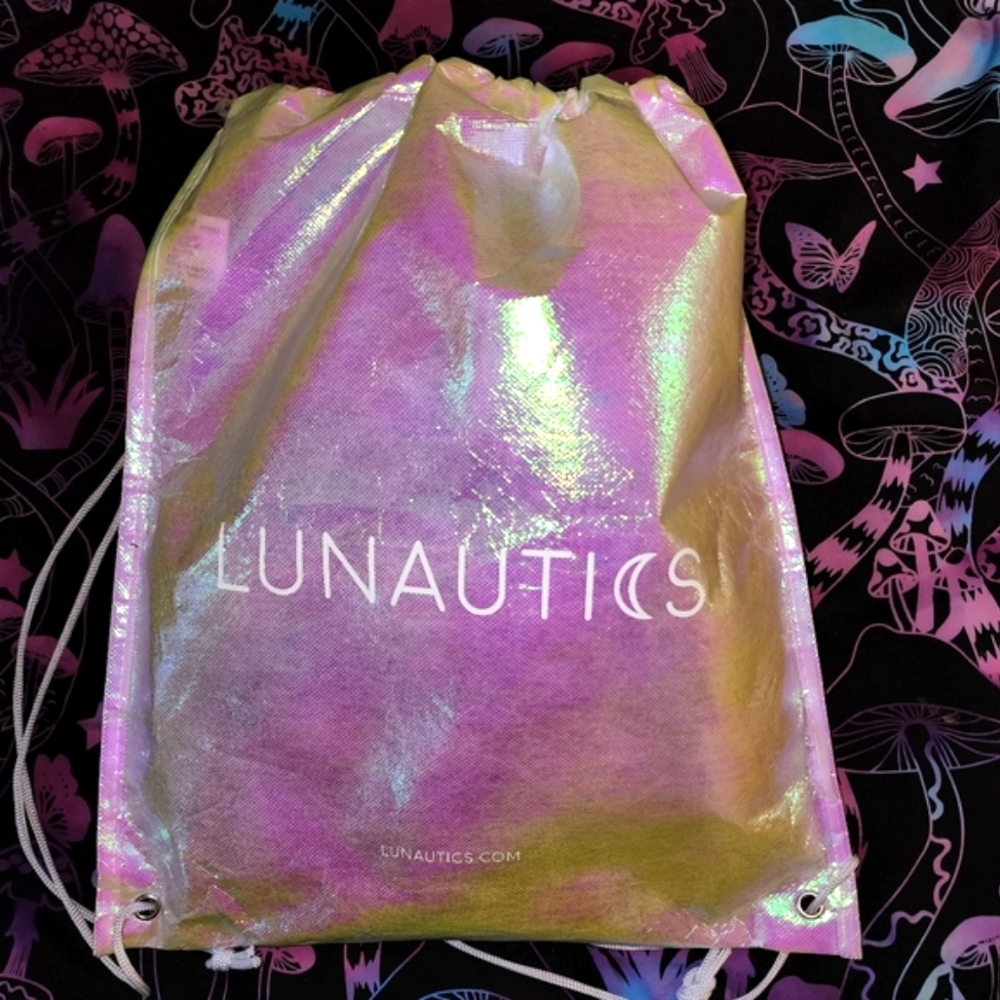 NWT Stunning Lunatics Discontinued , Gorgeous Blonde& Purple Ombre Wig - Picture 4 of 16